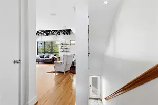 1105 W 21st St, Houston, TX 77008 - Photo 4