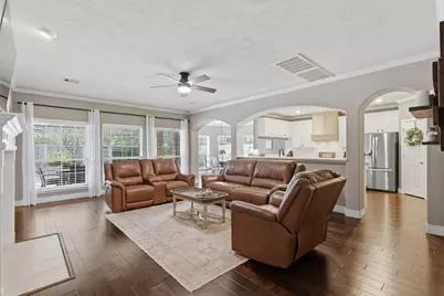 316 Falcon Lake Drive, Friendswood, TX 77546 - Photo 4