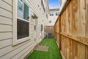 728 Carriage Knls Dr, Houston, TX 77008 - Photo 38
