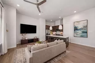 728 Carriage Knls Dr, Houston, TX 77008 - Photo 8
