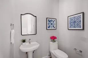 728 Carriage Knls Dr, Houston, TX 77008 - Photo 18