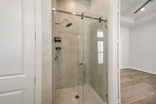 728 Carriage Knls Dr, Houston, TX 77008 - Photo 26