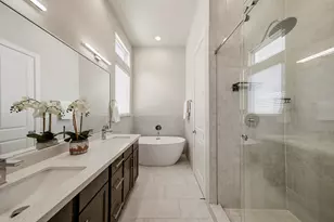 728 Carriage Knls Dr, Houston, TX 77008 - Photo 24