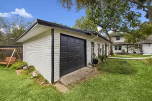 205 W Bayou Dr, Dickinson, TX 77539 - Photo 30