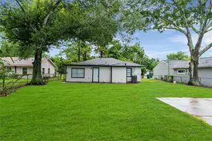 1104 Southampton St, Angleton, TX 77515 - Photo 26