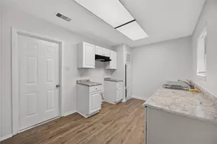 5114 Heatherbrook Dr, Houston, TX 77045 - Photo 10