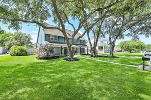 404 Independence Dr, Friendswood, TX 77546 - Photo 2