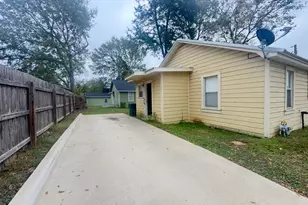 510 W 6th St, Brenham, TX 77833 - Photo 14