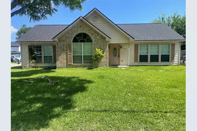 134 Bay Shore Drive, La Porte, TX 77571 - Photo 1