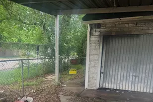 6003 Southmont St, Houston, TX 77033 - Photo 4
