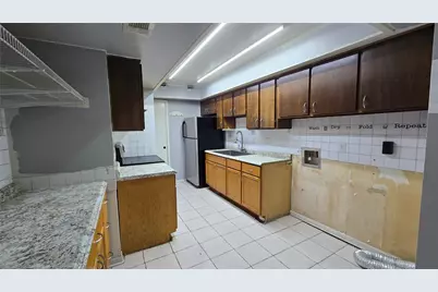 7913 Grove Ridge Drive, Houston, TX 77061 - Photo 10