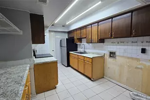 7913 Grove Ridge Dr, Houston, TX 77061 - Photo 10