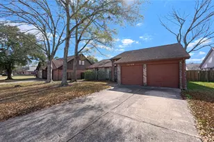 16730 Barkentine Ln, Friendswood, TX 77546 - Photo 2