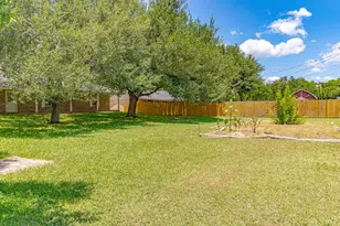 216 E Montana Dr, Shiner, TX 77984 - Photo 28