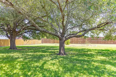 216 E Montana Drive, Shiner, TX 77984 - Photo 24