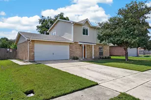 6013 Leafwood Cir, League City, TX 77573 - Photo 2