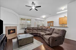 2001 Running Brook Ln, Pearland, TX 77584 - Photo 4