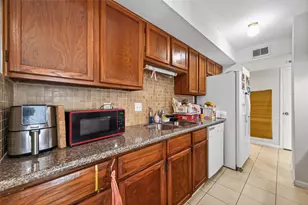 7709 Shadow Hill Ln, Houston, TX 77072 - Photo 12