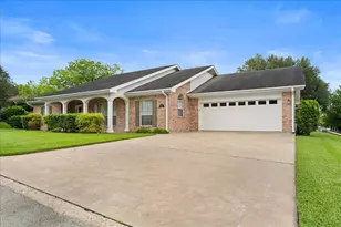 159 Charles St, La Grange, TX 78945 - Photo 2