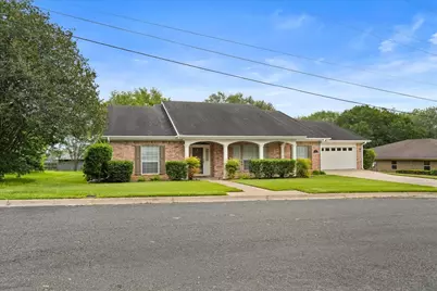 159 Charles Street, La Grange, TX 78945 - Photo 4