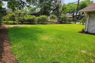 6302 Hanley Ln, Houston, TX 77016 - Photo 4