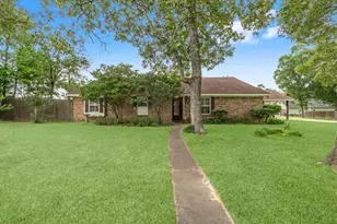 303 Greenwood Dr, Livingston, TX 77351 - Photo 2