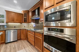 303 Greenwood Dr, Livingston, TX 77351 - Photo 10