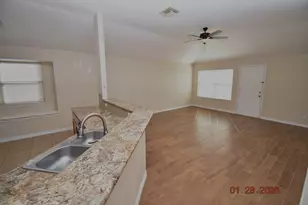 338 Brightfield Ln, Dickinson, TX 77539 - Photo 4