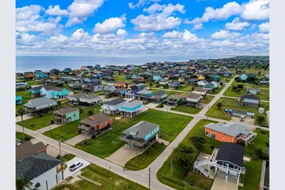 879 Wommack, Crystal Beach, TX 77650 - Photo 6