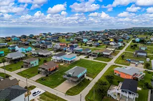 879 Wommack, Crystal Beach, TX 77650 - Photo 6