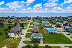 879 Wommack, Crystal Beach, TX 77650 - Photo 8