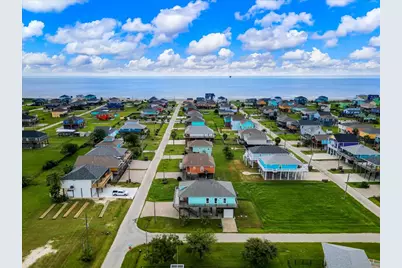 879 Wommack, Crystal Beach, TX 77650 - Photo 8