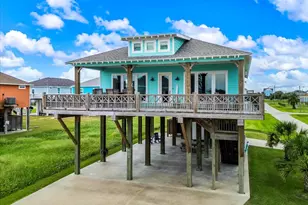 879 Wommack, Crystal Beach, TX 77650 - Photo 2