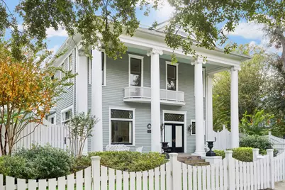 200 Westmoreland Street, Houston, TX 77006 - Photo 1
