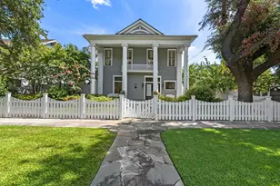200 Westmoreland St, Houston, TX 77006 - Photo 2