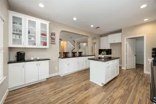 5498 Apple Blossom Ln, Friendswood, TX 77546 - Photo 4