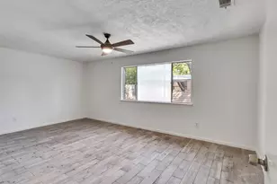 12710 Crow Valley Ln, Houston, TX 77099 - Photo 18