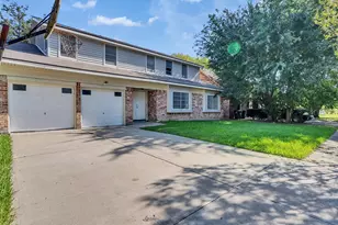 12710 Crow Valley Ln, Houston, TX 77099 - Photo 2