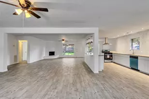 12710 Crow Valley Ln, Houston, TX 77099 - Photo 6