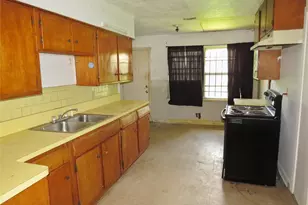 5635 Ashburn St, Houston, TX 77033 - Photo 4