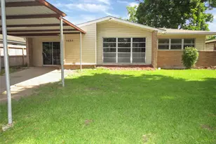 5635 Ashburn St, Houston, TX 77033 - Photo 2