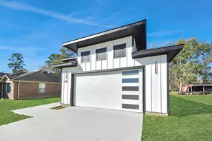 316 E Oakdale St, Dayton, TX 77535 - Photo 2