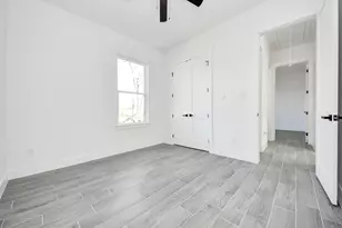 316 E Oakdale St, Dayton, TX 77535 - Photo 18