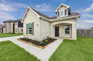 317 Merlot Dr, Alvin, TX 77511 - Photo 2