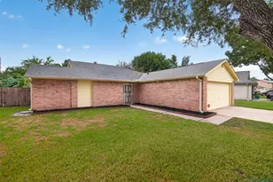 2711 Dove Country Dr, Stafford, TX 77477 - Photo 2