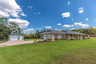 2833 Center Hill Cir, Bellville, TX 77418 - Photo 2