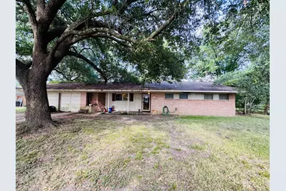 140 East Street, Liberty, TX 77575 - Photo 1