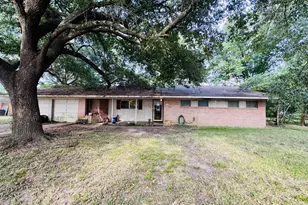 140 East St, Liberty, TX 77575 - Photo 1