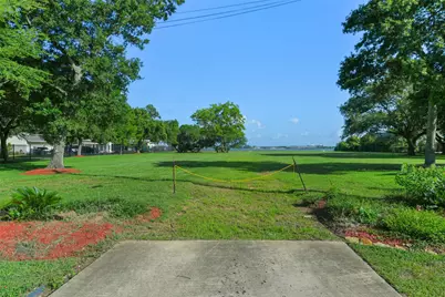 105 Mockingbird Lane, Seabrook, TX 77586 - Photo 24