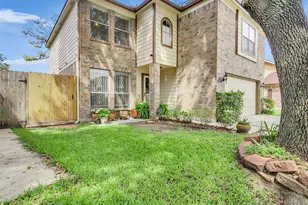 10811 Meadow Walk Ln, Houston, TX 77067 - Photo 2